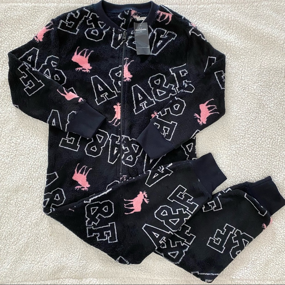 🥰BNWT Abercrombie Kids Sleepwear for Girls, 100% Polyester, for a 5-6 Year Old